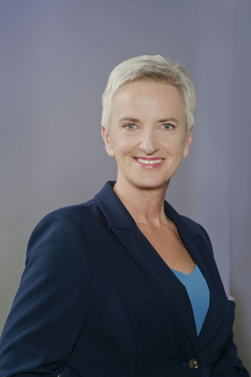 Sabina Nowosielska - Prezydent Miasta Kędzierzyn-Koźle w swoim biurze
