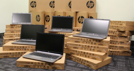 Miejskie szkoły bogatsze o kilkaset laptopów